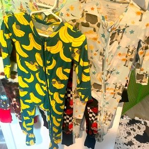 2 Posh Peanut Footies Zippys GUC (Size 6-9 Months) Bananas and Cow print 🐮🍌🕶️